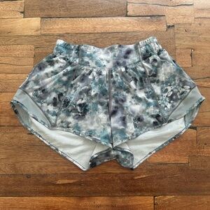 Lululemon Athletica Hotty Hot Lowrise Lined Shorts 2.5”